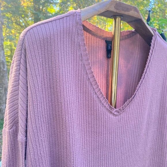 Wild Fable Mauve Rose Soft Ribbed V-Neck Top - Picture 3 of 6